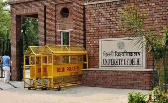 delhi-university-postpones-llb-exams-due-to-low-attendance