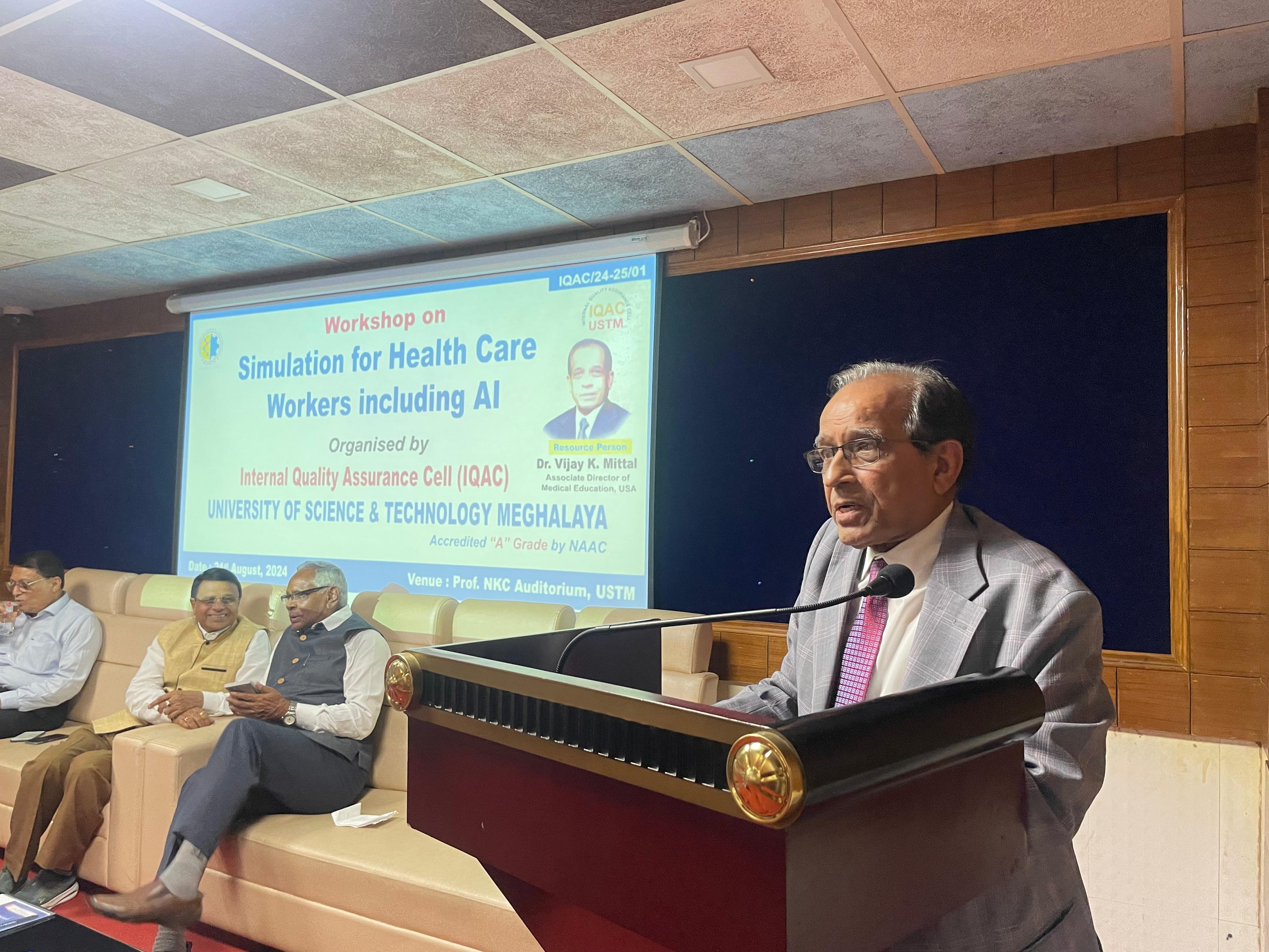 dr-vk-mittal-from-medical-education-usa-addresses-ustm-students2