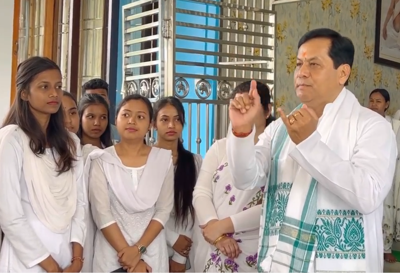 union-minister-sarbananda-sonowal-visits-kalaguru-adhyatmik-university